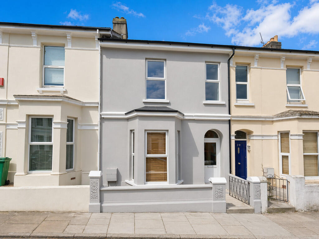 3 bed Mid Terraced House for rent in Plymouth. From Martin & Co - Plymouth