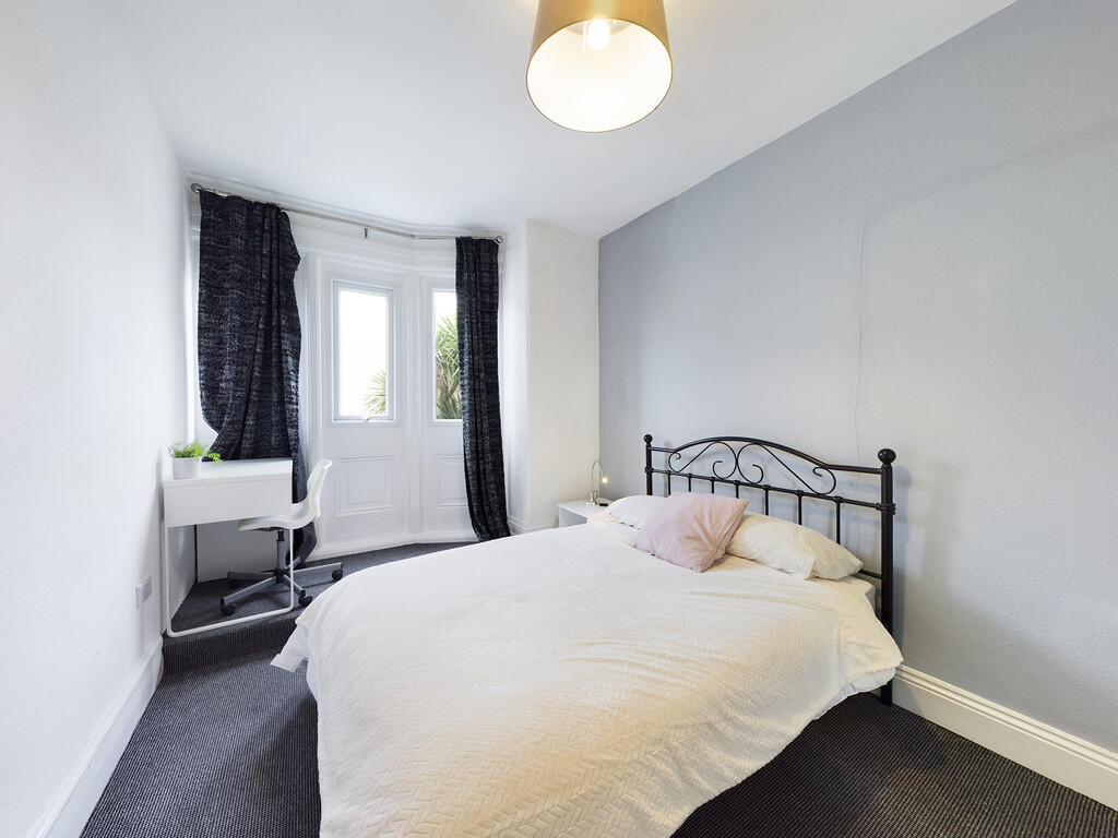 4 bed House Share for rent in Plymouth. From Martin & Co - Plymouth